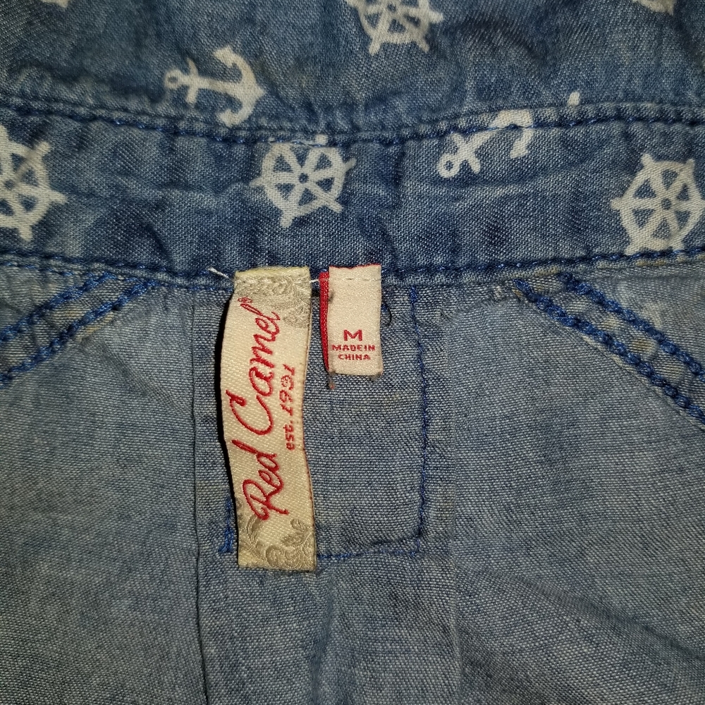 Sleeveless button down - Picture 5 of 5